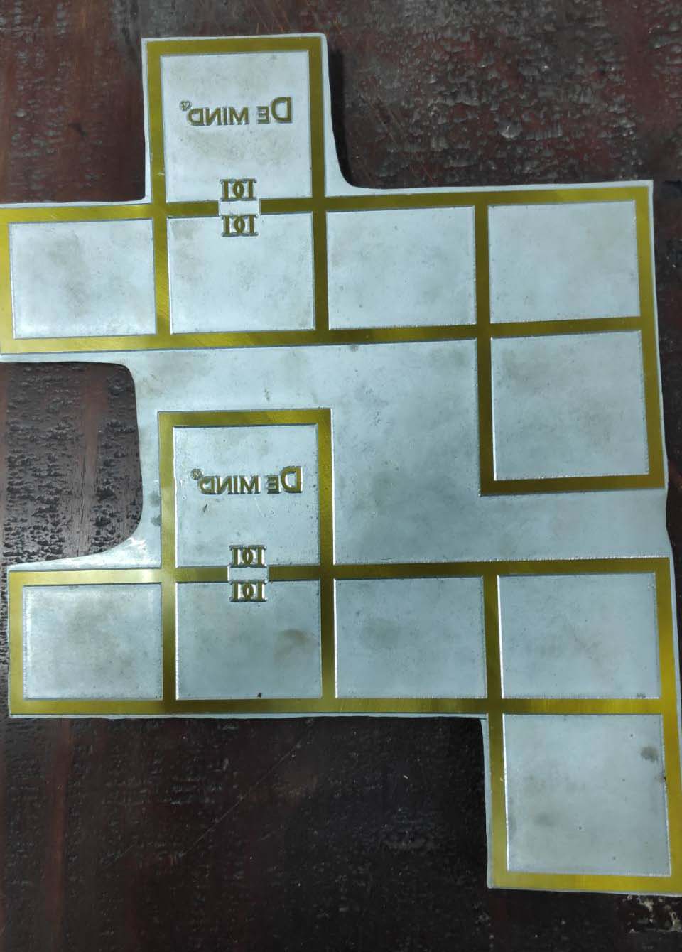Die types: flatbed foiling die. Magnesium is the softest and least expensive metal used for dies, ideal for flatbed foiling, especially for short single-image runs.