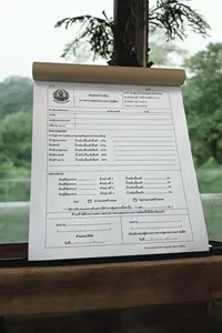 Receipt Book, 4 Sheets per Set, 25 Sets per Book, Carbonless Paper. Each book contains 25 sets. 1 set = 4 sheets.  Self-copy carbonless paper (NCR), available in 5 colors: white, pink, yellow, blue, green  Top 3 sheets are perforated tear-off  Numbered on every page and book. Spec: Carbonless paper available in 5 colors (white, pink, yellow, blue, green).